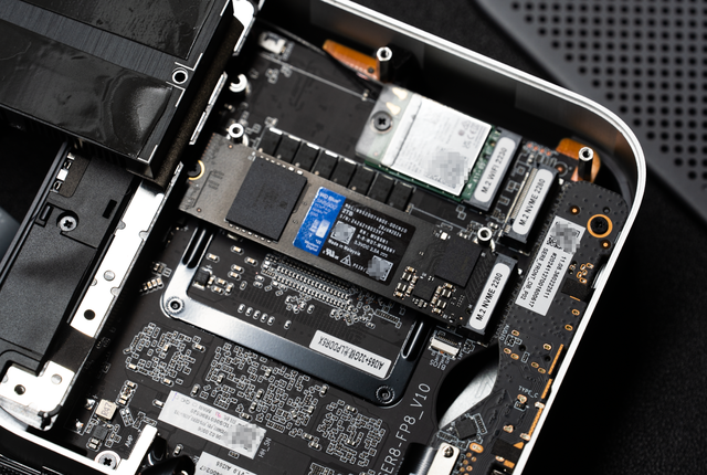 迷你电脑顺畅本地部署32b的deepseek？！零刻AI9 365实测体验