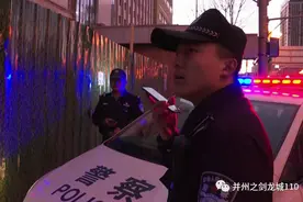 堵大门要工资 民警积极协调化解烦“薪”事！图片