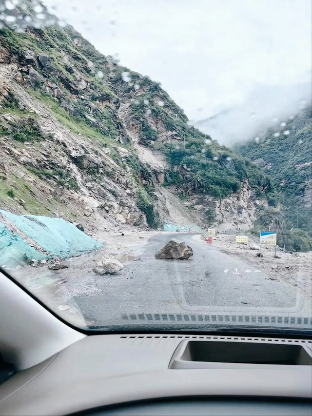 川西局势崩溃，旅游景点陷入困境，想去的朋友请三思！