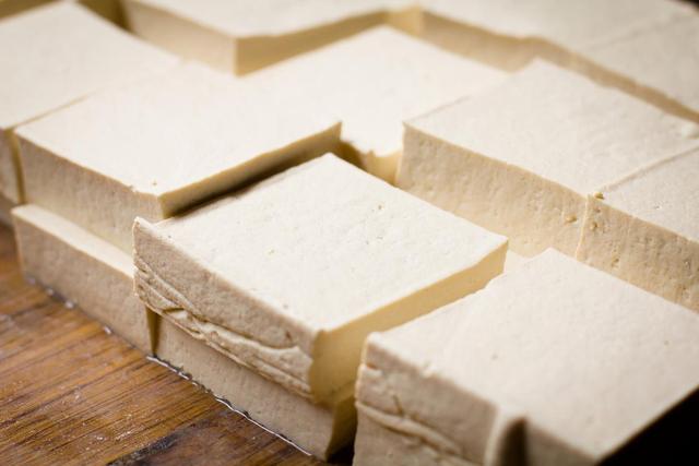 豆腐再次被关注！医生研究：胃酸反流患者常吃豆腐，或出现5改善