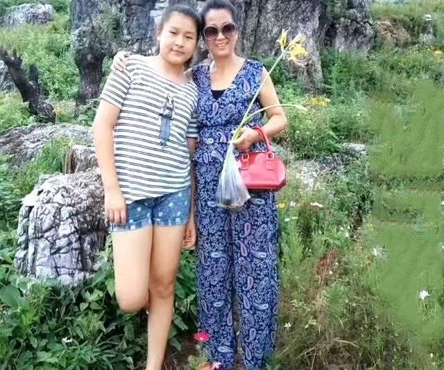 2003年，湖南小伙爱上二婚，还大他24岁的大妈，恋爱21年如今咋样