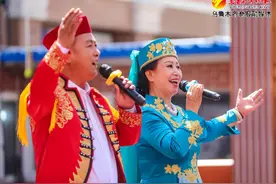 首届中国新疆民间艺术季活动在乌鲁木齐街头惊艳亮相图片