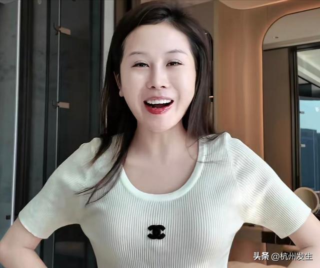 比陈婷还狠？生完三胎没多久，隆胸又整容，越走越偏太可怕