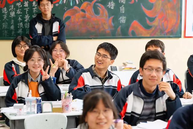 一个贫困大县5年内98位学子考入清华北大！还有亚洲第一 世界第一