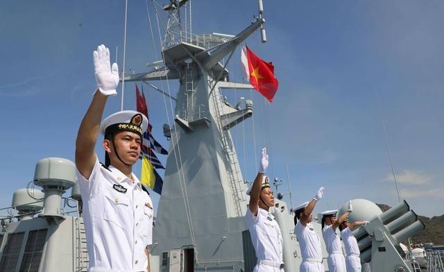 为啥咱们非得造超级航母？这三大理由，戳破“驱逐舰够用”的误区