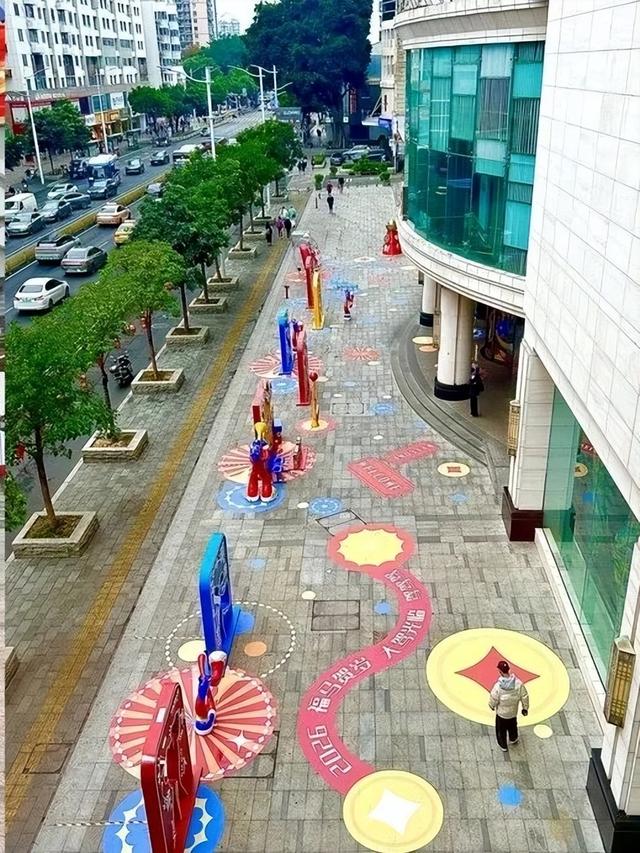 在城市中轴，漫步千年繁华，邂逅人间烟火！