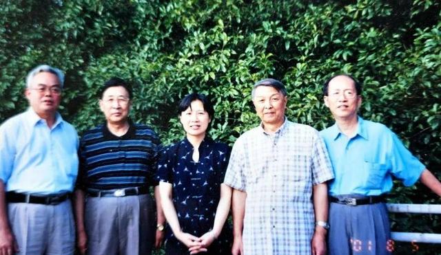 他曾是胡书记的得助手，担任过贵州省委书记，临终请求葬回故乡