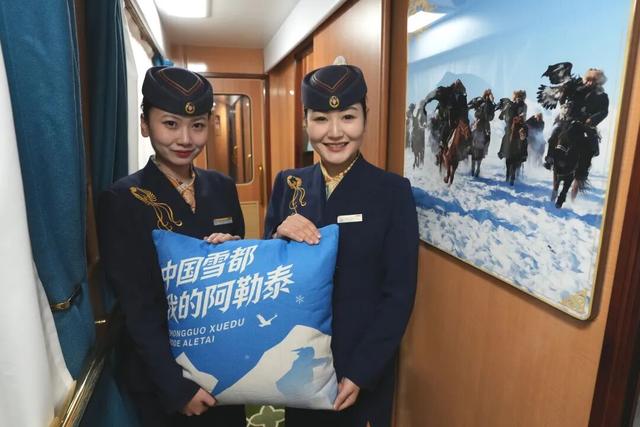 坐着火车游新疆，你愿意去看可可托海牧羊人吗？