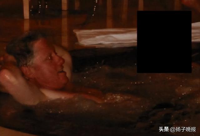 克林顿与爱泼斯坦案受害者共浴照片披露