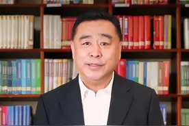 至今未婚的3位大龄男主持人，情感生活干净，最大64岁，最小51岁图片