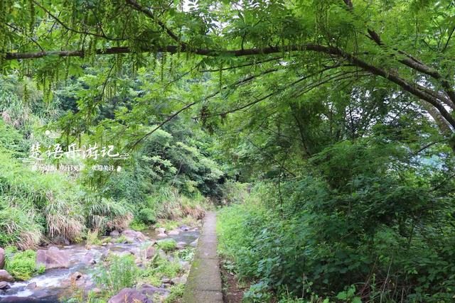 宁波余姚的孙郎埠村，藏于山岙犹如桃源秘境，但清潭浅瀑美不胜收