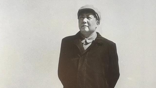 毛主席为何一生不进故宫，终生再未回延安？周总理的谈话道出实情