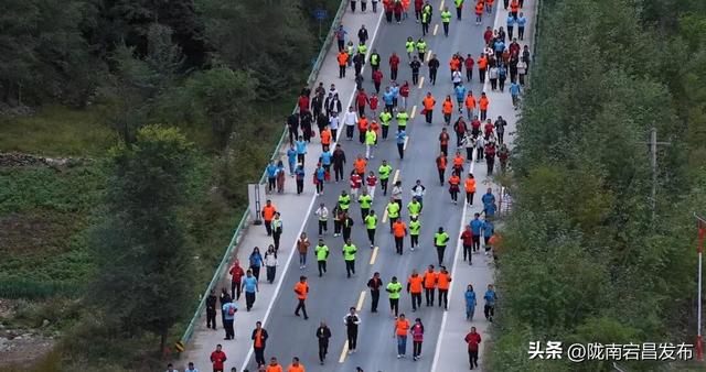 万里长征路•福地哈达铺 | 重走长征路 —“红色圣地・千年药乡”2025宕昌（南河）首届健康跑活动激情开赛