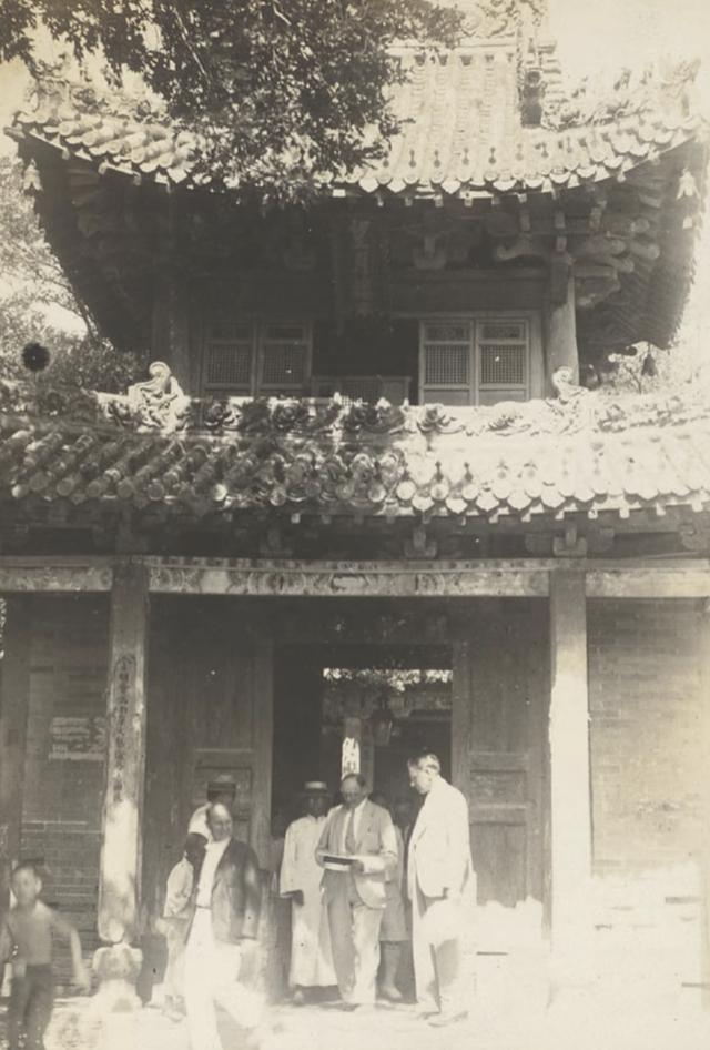 这座被火车拉来的中原第一省会，比你想象的要好玩多了