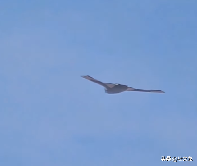 美媒关注中国航空器，疑似无人轰-20，中国创新已走在世界前列