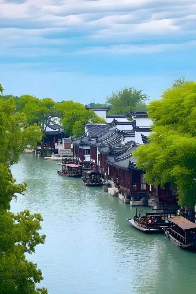 8年烧光50个亿！从人满为患到无人问津，全国古镇为啥批量倒闭？