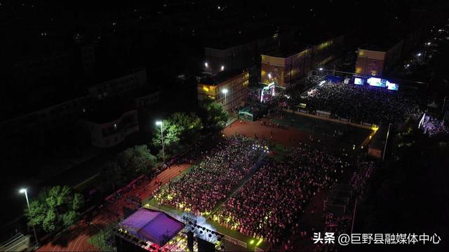 巨野：啤酒+足球+音乐 多彩活动引爆夏日夜经济