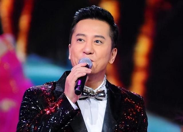 他8次上春晚，作死被捕入狱，如今56岁无人问津	，沦落到四处走穴