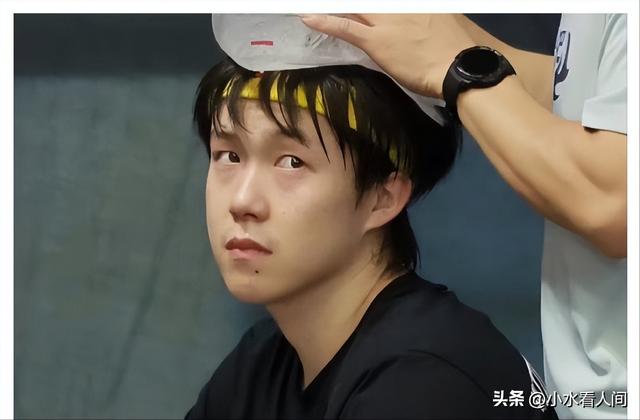 国乒夺冠连夜“逃离”印度，个个表情失控，王皓老婆一句逗笑全网