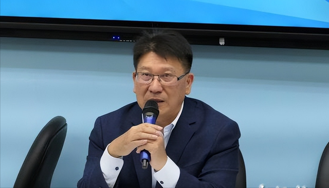 无惧威胁，洪秀柱已抵达北京，将出席93阅兵，国民党表态令人心寒