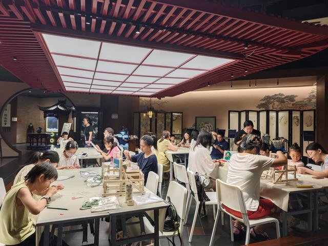 成都青羊发布三条蜀锦蜀绣研学线路 沉浸式解锁非遗体验新路径