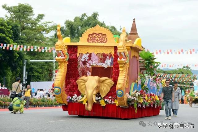 中缅胞波狂欢节刷屏了！牛车巡游、文化展演……瑞丽今天全城沸腾
