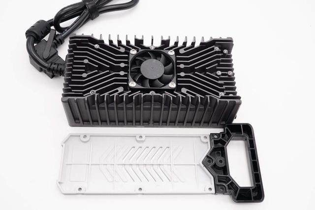 非大型切割机搞不定这大块头！九号1080W ebike新国标充电器拆解