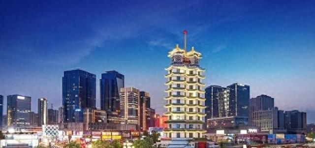 他官至副部	，郑州第一任市长，原国家物资局顾问，曾修建二七广场