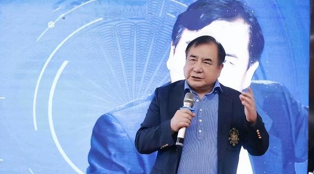 京A88888的车主是谁？多国首脑在他的车上签名，一辆车价值2个亿
