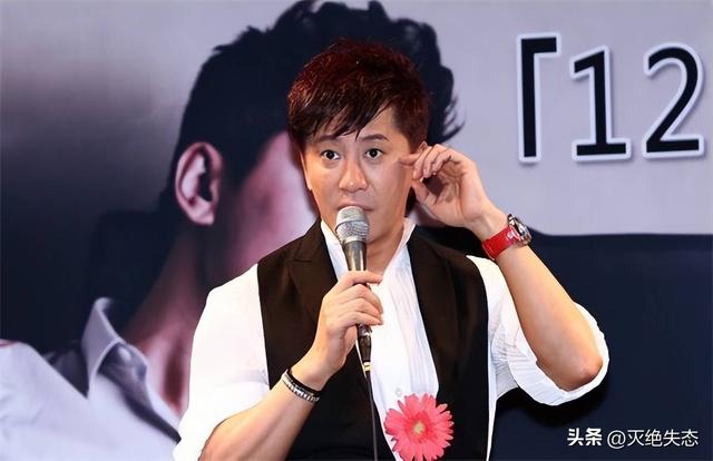 他8次上春晚，作死被捕入狱，今54岁无人问津，老搭档也断了联系