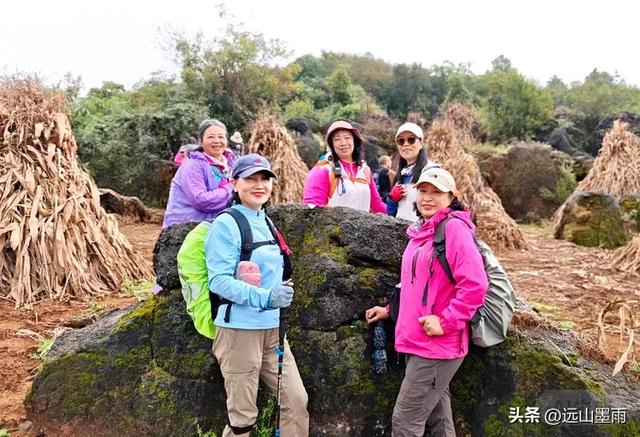 徒步石林蓑衣山、赏水上石林，遇降雨淅淅沥沥，收获特别的体验
