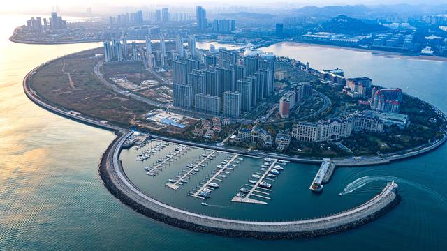 来灵山卫街道赏秋，邂逅星光岛梦幻山海诗画，五彩斑斓美得惊艳