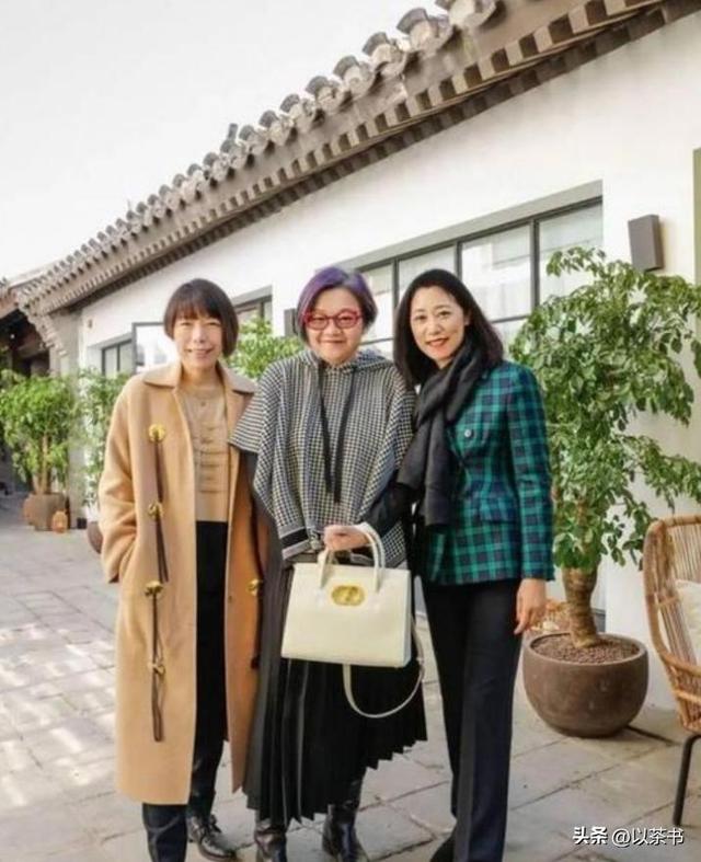 离婚34年后，64岁的洪晃住京郊百平豪宅，如今陈凯歌看了都懊悔