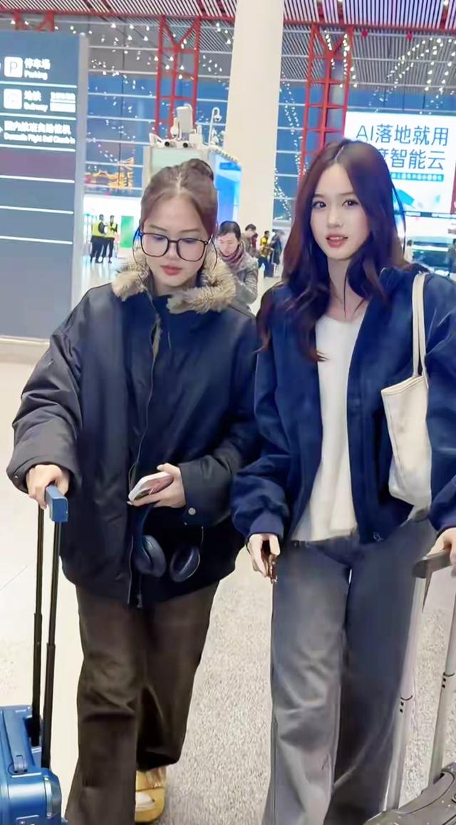 钟丽缇女儿才15岁就美成这样，本人比网上还好看，脸超级小又精致