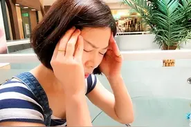 早饭后头疼，是脑出血前兆？5类人症状很明显，最后1类人很危险！图片