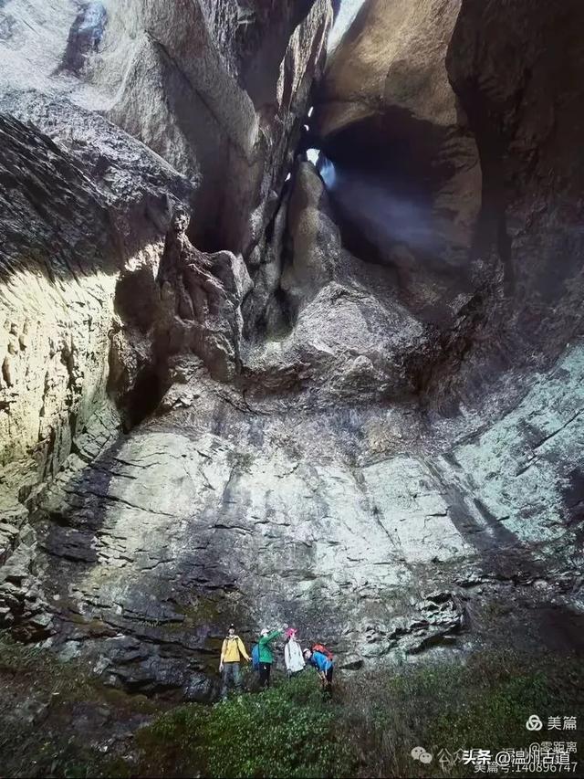 藏于浙江5A景区内有一处“十里铁甲龙”,洞穴众多形态奇特