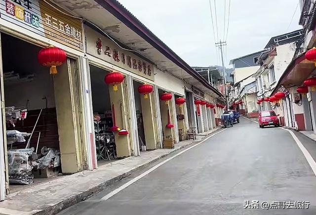 成都龙泉山下，被严重低估的古场镇，美食诱人，公交车直达！