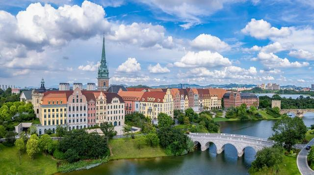 刚从东莞塘厦回来，毫不客气的说，塘厦就是全国郊区城建天花板！
