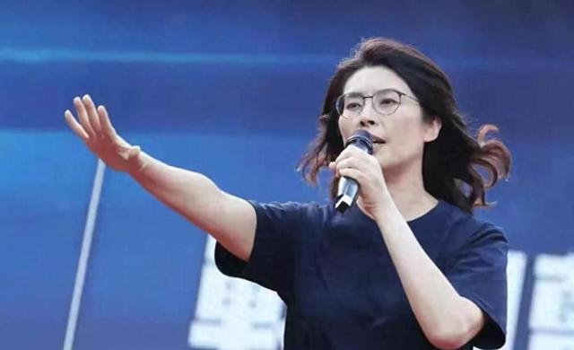 蓝营要变天了，郑丽文让人失望，张亚中发出怒吼，洪秀柱有言在先
