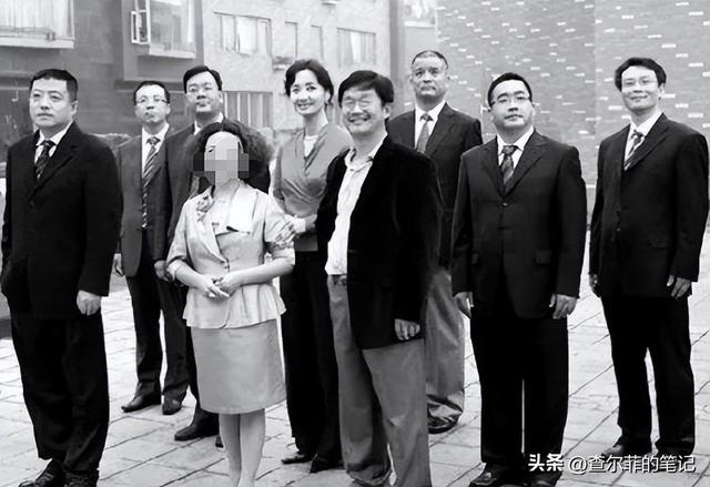 又揪出来一个巨贪，金额高达9.7亿，首富夫人郝斌跨境逃亡失败了