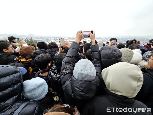 北京市区迎入冬初雪！故宫秒成「银白世界」超吸睛