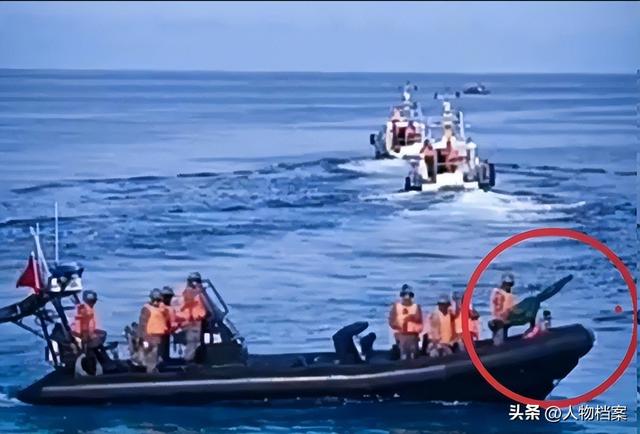 菲军威胁中国，敢登座滩军舰就动武，不到72小时，中国拖船逼近