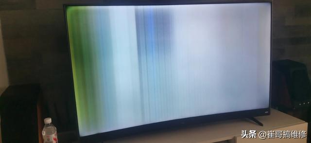 TCL 55寸曲面电视每次开机十多分钟，就慢慢变成黑屏，是灯条坏了