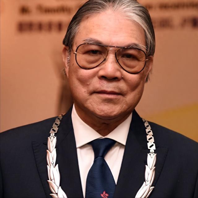 结婚13年，44岁郭晶晶再次迎来喜讯，全网恭喜，终于等到这一天