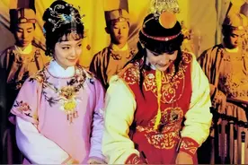 红楼梦：省亲大典写颂圣诗，薛宝钗教宝玉做奸臣！林黛玉紧急救场图片