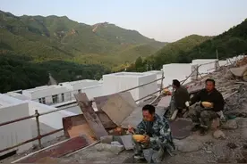 土地财政玩不下去，财政吃紧，逼着地方政府升级“挣钱”手段图片