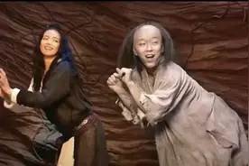 全网模仿“张元英扭胯”，一生要强的中国女人腰比命还硬图片