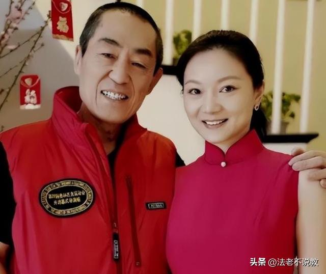 恩爱25年抵不过残酷现实，74岁张艺谋年老色衰，43岁陈婷花样年华