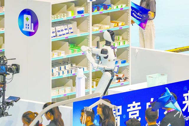 从“运动健将”到“家庭助手”，人形机器人还要“跑”多远？