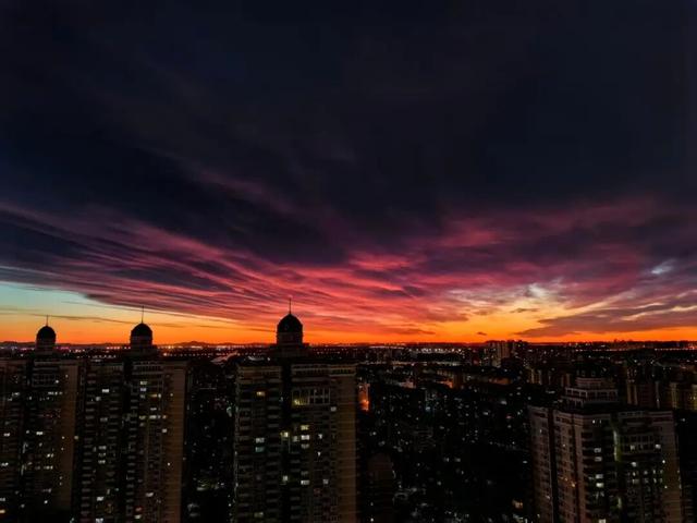 彩霞漫天！今晨的北京，真好看